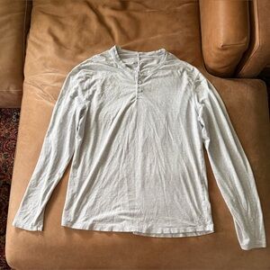 Lululemon Light Heather Gray Men’s Henley Long Sleeve Size Large